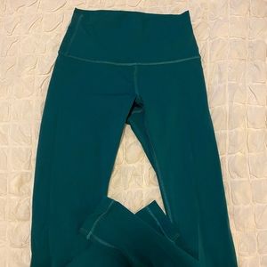 Lululemon under wunder size 4